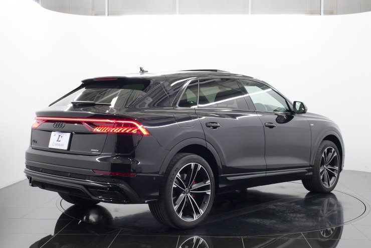 アウディ Q8 55TFSI クワトロ Sライン 純正22インアルミ コンフォート