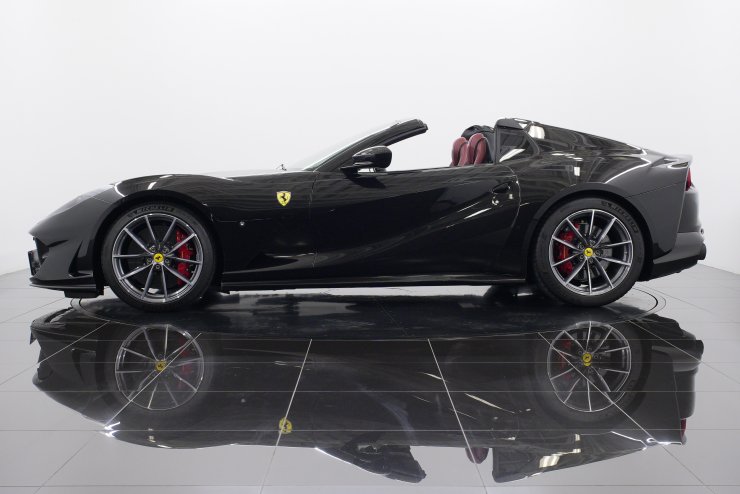 フェラーリ 812 GTS 純正 リアバンパー 個人宅配送不可 フェラーリ 812 GTS F1 DCT オプション総額約785万円 カーボン