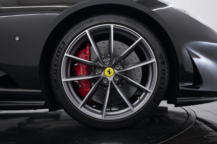 フェラーリ 812 GTS F1 DCT オプション総額約785万円 カーボン