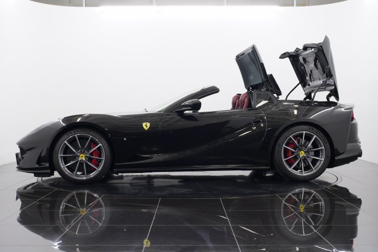 フェラーリ 812 GTS F1 DCT オプション総額約785万円 カーボン