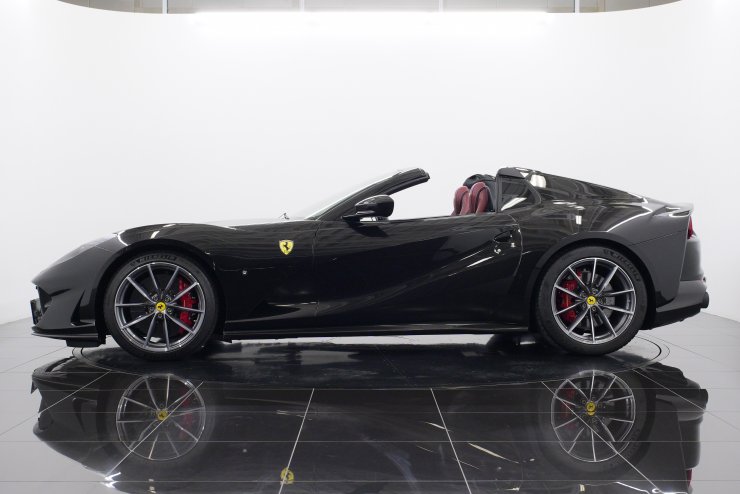 フェラーリ 812 GTS F1 DCT オプション総額約785万円 カーボン