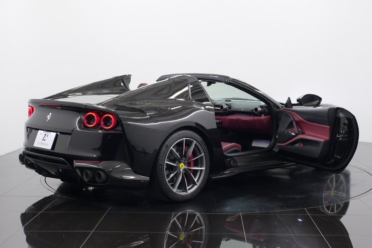 フェラーリ 812 GTS F1 DCT オプション総額約785万円 カーボン