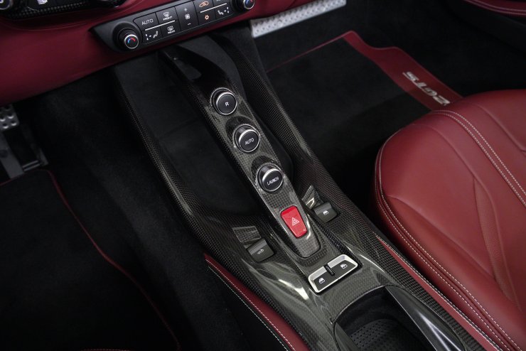フェラーリ 812 GTS F1 DCT オプション総額約785万円 カーボン