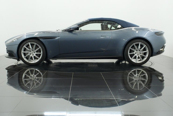 アストンマーティン DB11 ヴォランテ 有償色 ローズレッドレザー