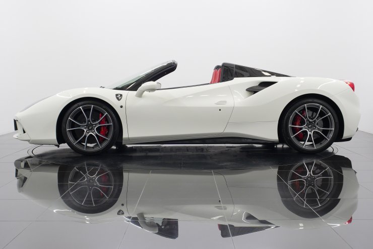 フェラーリ 488 スパイダー F1 DCT 左ハンドル 走行9000