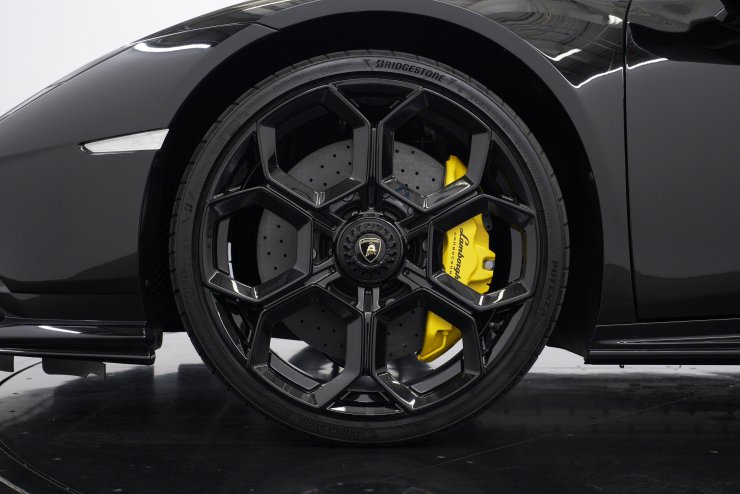 ランボルギーニ ウラカン テクニカ 走行400km 1オーナー車【自社検査5