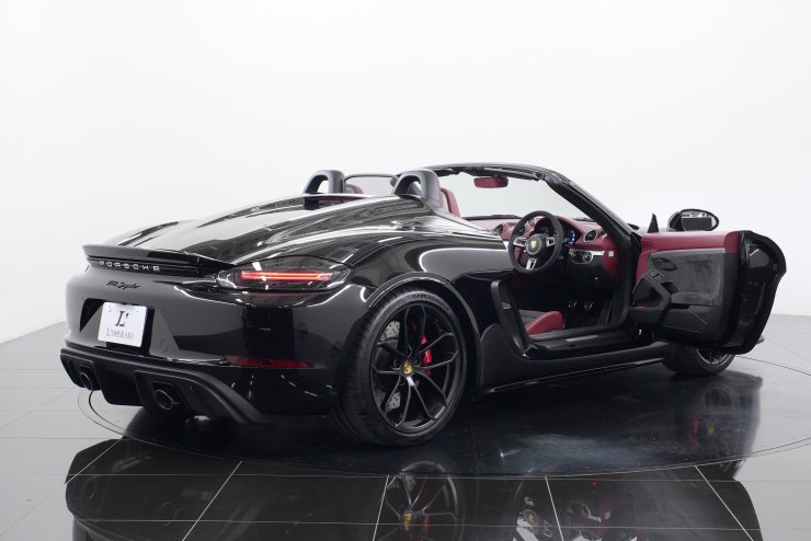 ポルシェ 718 スパイダー 6MT クラシックインテリアパッケージ 赤×黒