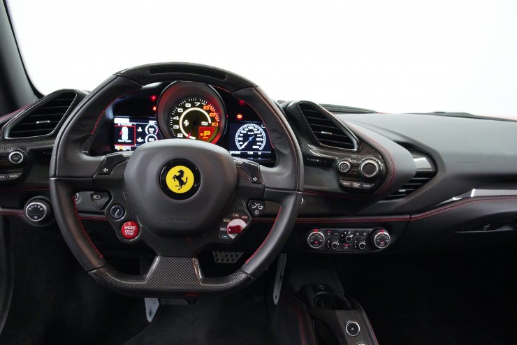 フェラーリ 488 GTB F1 DCT 正規ディーラー車 オプション総額約418万円