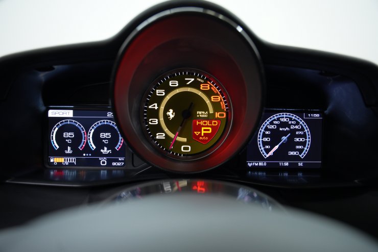 フェラーリ 488 GTB F1 DCT 正規ディーラー車 オプション総額約418万円