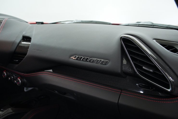 フェラーリ 488 GTB F1 DCT 正規ディーラー車 オプション総額約418万円