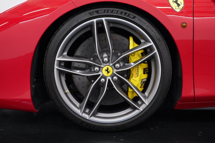 フェラーリ 488 GTB F1 DCT 正規ディーラー車 オプション総額約418万円