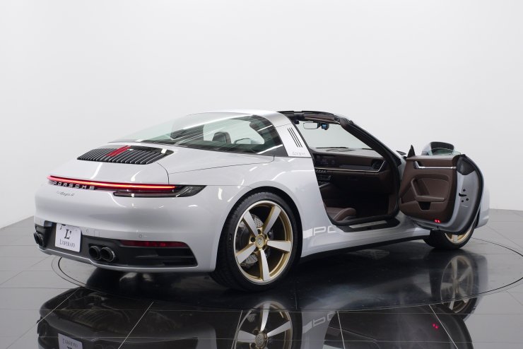 ポルシェ 911(Type992) タルガ4 PDK 1オーナー車 左ハンドル OPカラー