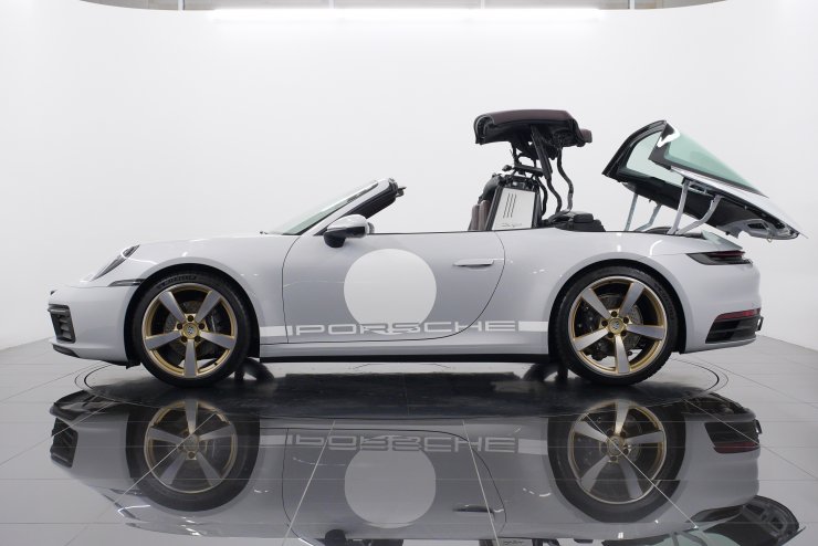 ポルシェ 911(Type992) タルガ4 PDK 1オーナー車 左ハンドル OPカラー