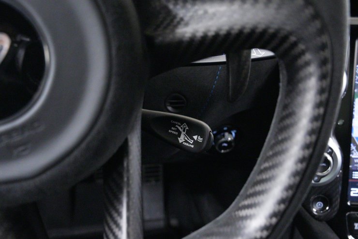 マクラーレン 765LT 左ハンドル エリートペイント：シケイン