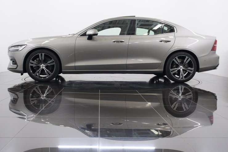 ボルボ S60 T5 インスクリプション B＆Oサウンド パノラマサンルーフ
