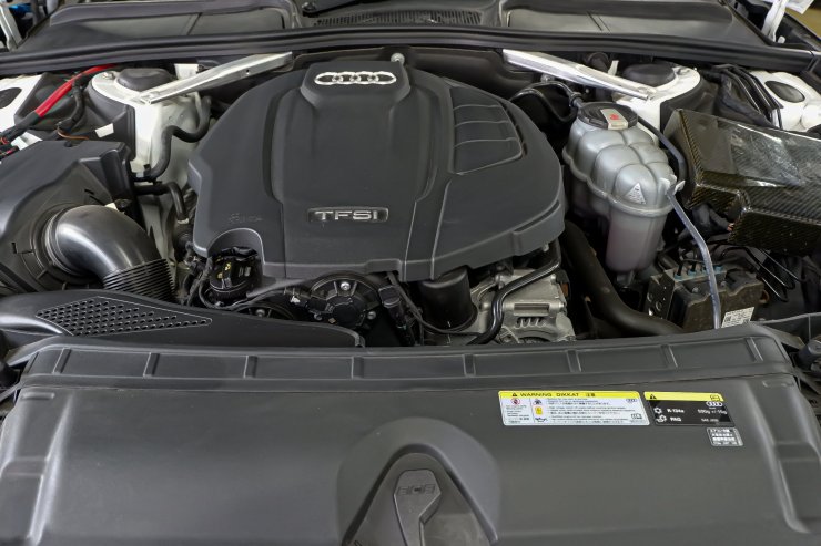 アウディ A4 45TFSI クワトロ マイスターシュトック Sラインパッケージ