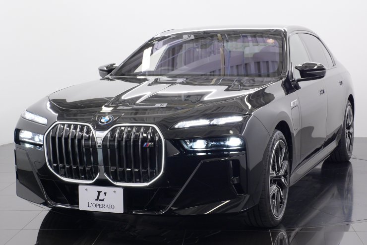 BMW i7 M70 xドライブ リヤシートエンターテインメント