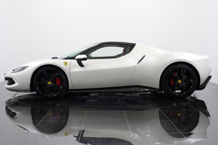 Ferrari 296GTB カーボンピラー 純正オプション 未使用 フェラーリ 296 GTB F1 DCT オプション総額1500万円 スペシャルカラー