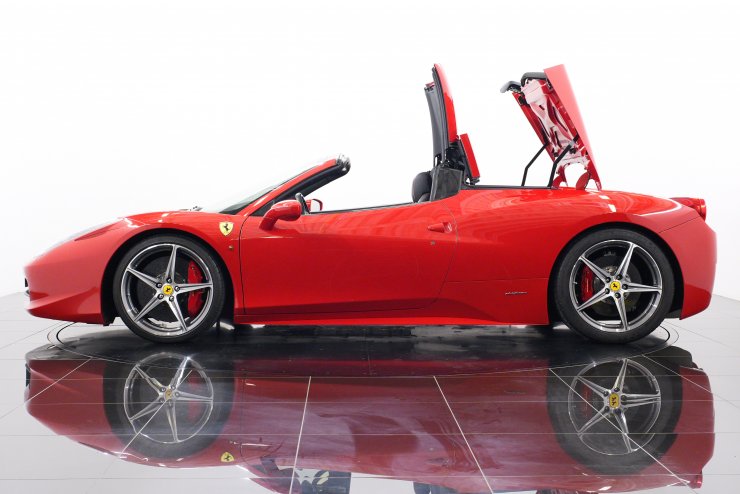 フェラーリ 458 スパイダー F1 DCT 左ハンドル 黒革 20インチ鍛造