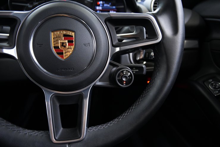 ポルシェ 718 ケイマン PDK 黒ハーフ革 純正20インチアルミ スポーツ