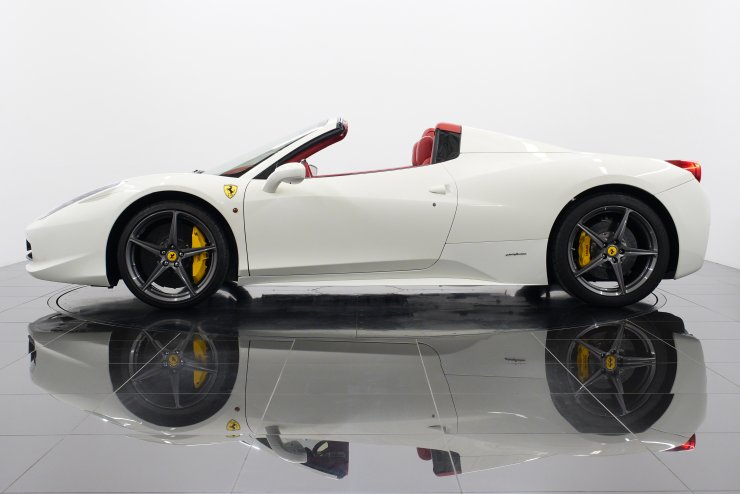 フェラーリ 458 スパイダー F1 カーボンファイバー・ドライバーゾーン