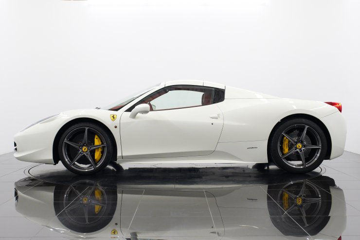 フェラーリ 458 スパイダー F1 カーボンファイバー・ドライバーゾーン