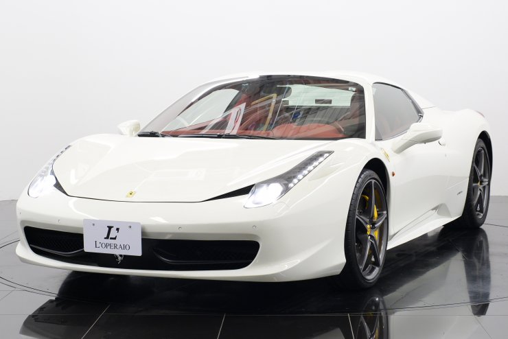 フェラーリ 458 スパイダー F1 カーボンファイバー・ドライバーゾーン