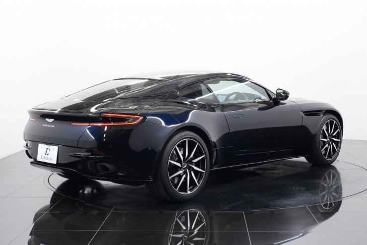 アストンマーティン DB11 V8 クーペ ウルトラマリンブラック