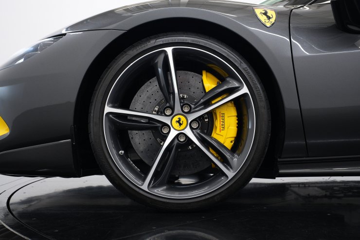 フェラーリ 296 GTB アセットフィオラノ F1 DCT 1オーナー車 正規