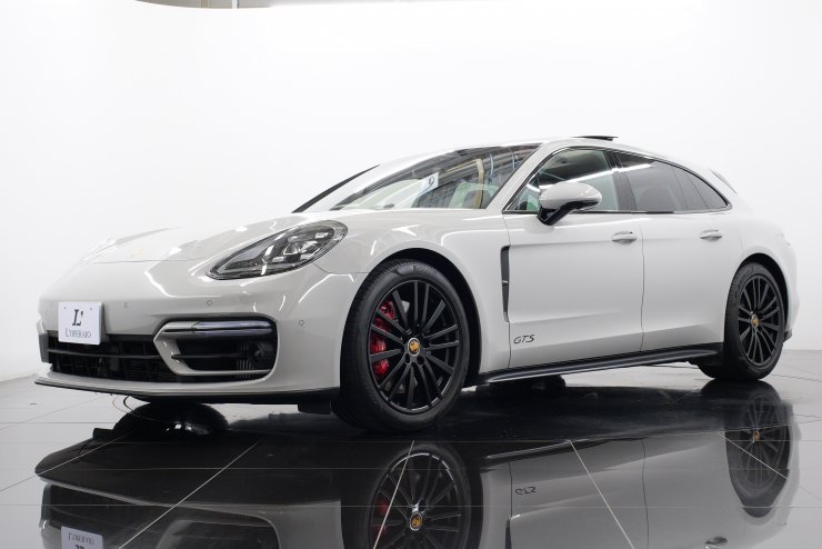 ポルシェ パナメーラ GTS スポーツツーリスモ PDK OPカラー：クレヨン