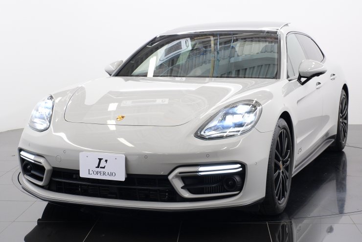 ポルシェ パナメーラ GTS スポーツツーリスモ PDK OPカラー：クレヨン