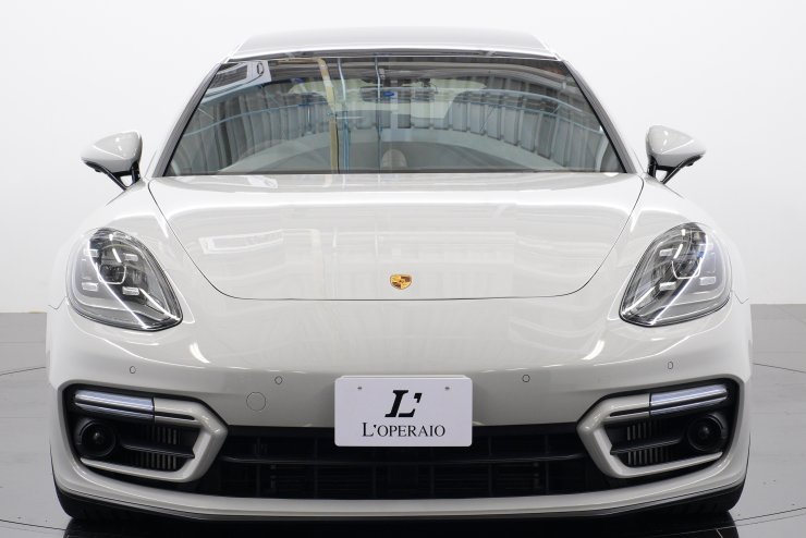 ポルシェ パナメーラ GTS スポーツツーリスモ PDK OPカラー：クレヨン