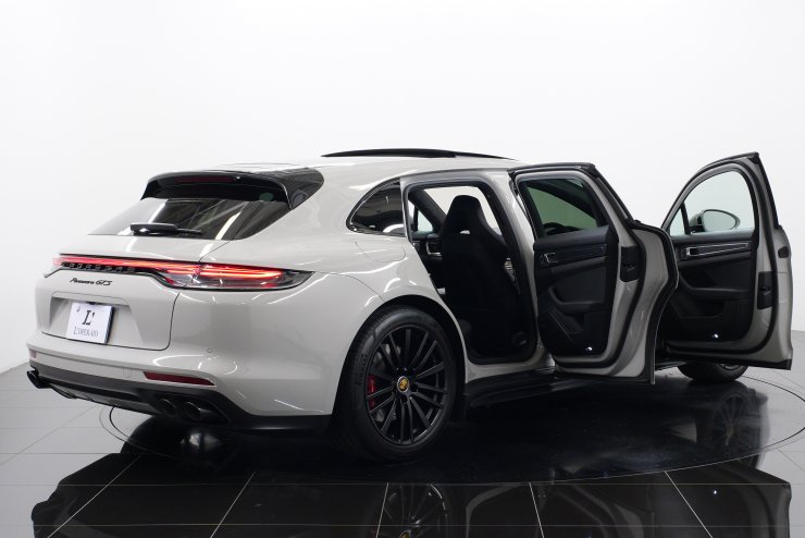 ポルシェ パナメーラ GTS スポーツツーリスモ PDK OPカラー：クレヨン