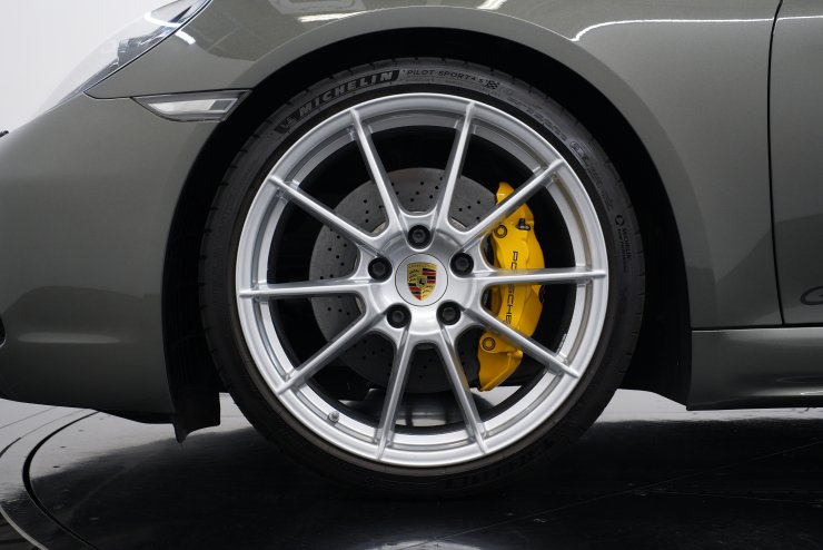 ポルシェ 718 ボクスター GTS4.0 PDK PCCB 有償色 赤×黒革 赤幌 純正20