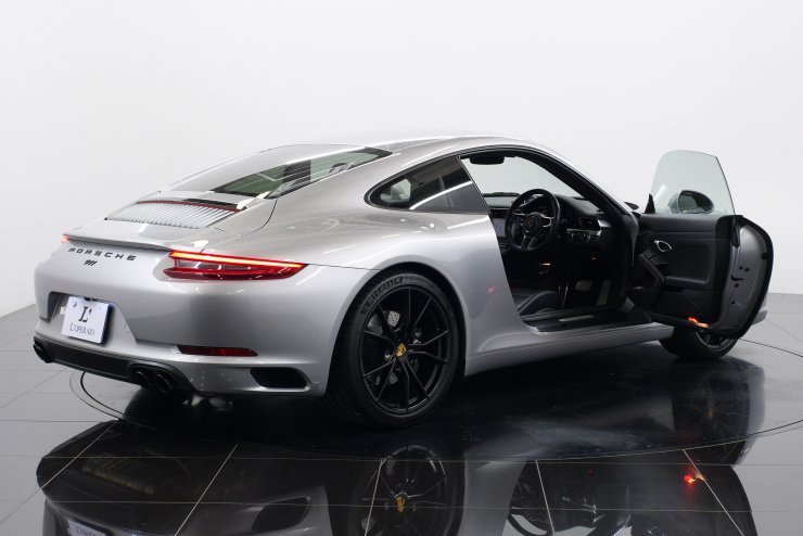 ポルシェ 911(Type991) カレラ PDK GTシルバーメタリック 20インチ