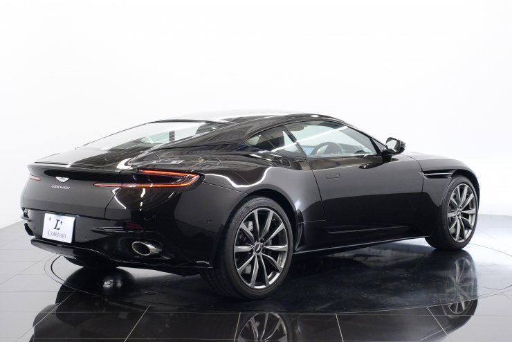 アストンマーティン DB11 V8 クーペ OPカラー：マロンブラック