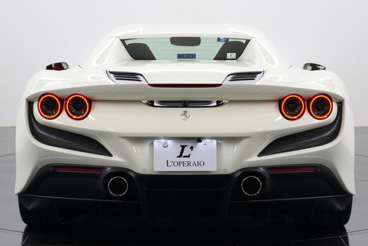 フェラーリ F8 スパイダー 正規ディーラー車 カーボンLEDステアリング