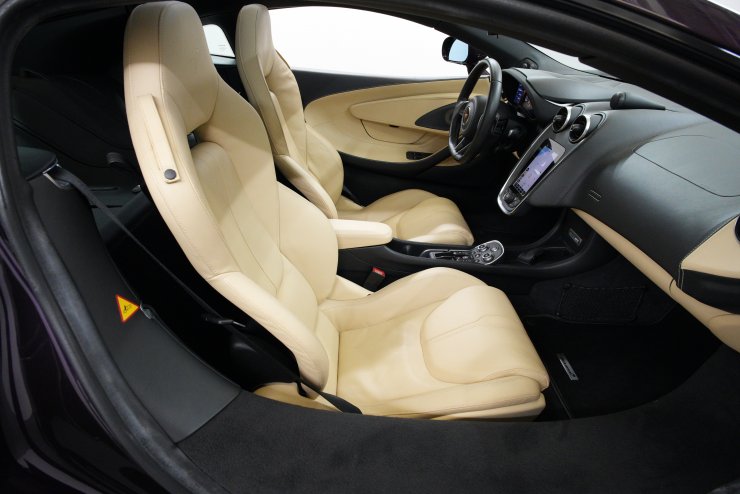 マクラーレン 570GT 左ハンドル スペシャルカラー：コバルト