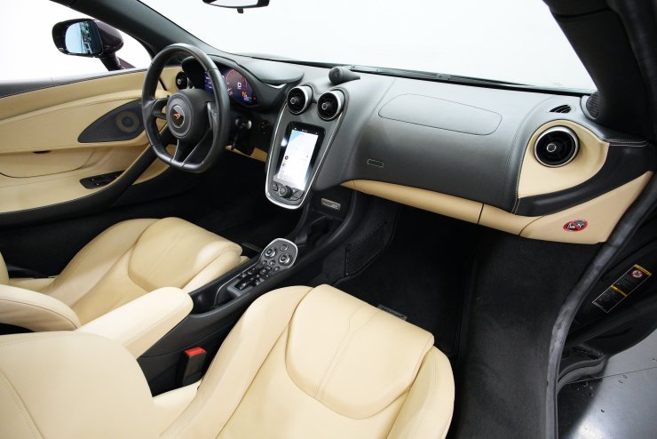 マクラーレン 570GT 左ハンドル スペシャルカラー：コバルト