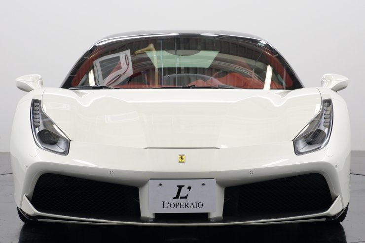 【未使用レベル】ビアベリー　クーペ フェラーリ 488 GTB F1 DCT 左ハンドル 特注カラー：ビアンコイタリア