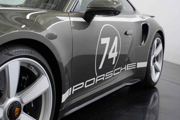 ポルシェ 911(Type992) ターボ 50イヤーズ PDK 左ハンドル 走行70km