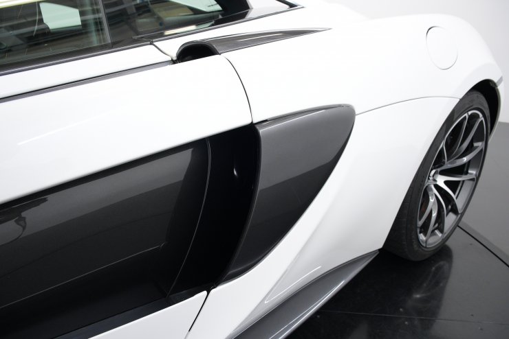 マクラーレン 570S シリカホワイト ラグジュアリーパック セキュリティ