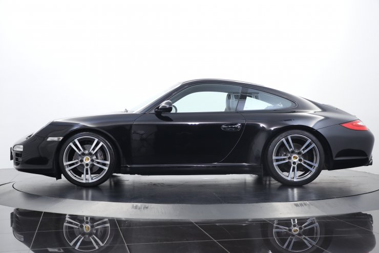 ポルシェ 911(Type997) Carerra PDK Black Edition 1911台限定