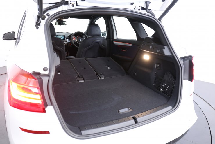 BMW 2シリーズ 218d ActiveTourer X Drive Mスポーツ 電動テール