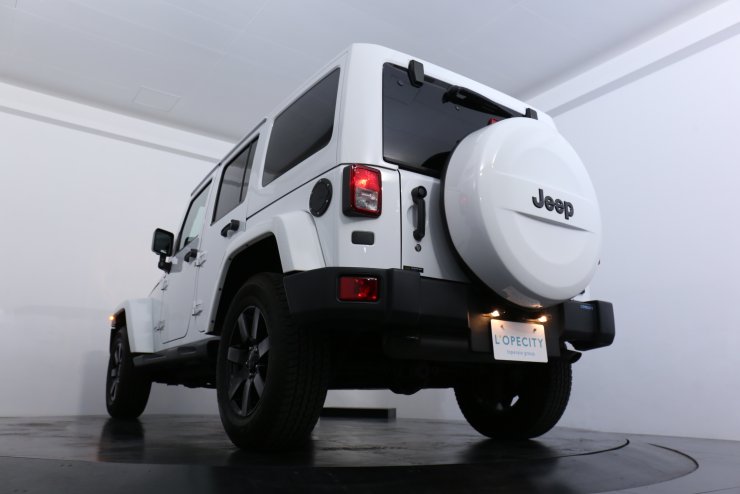 ジープ ラングラー アンリミテッド アルティチュード 国内限定200台 白