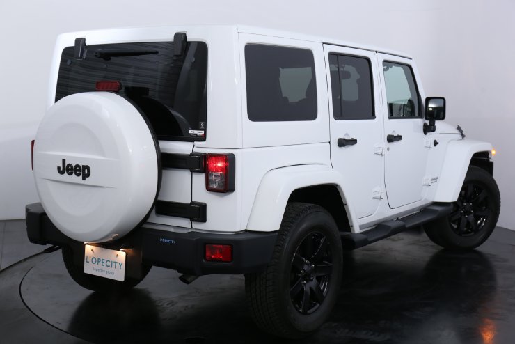 ジープ ラングラー アンリミテッド アルティチュード 国内限定200台 白