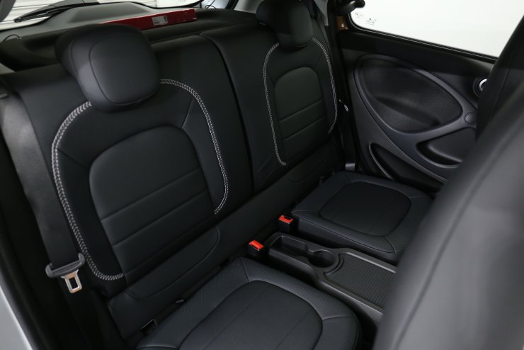 スマート フォーフォー BRABUS エクスクルーシブ ワンオーナー ガラス