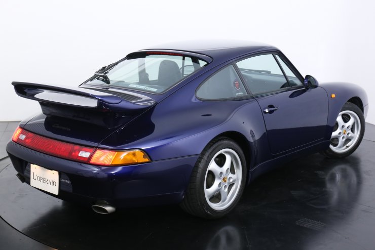 ポルシェ993純正リアガーニッシュ新品 スピードイエローの993、ガーニッシュが新品になりました