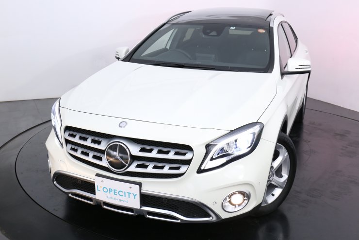 メルセデスベンツ GLAクラス GLA180 プレミアムPKG パノラマ