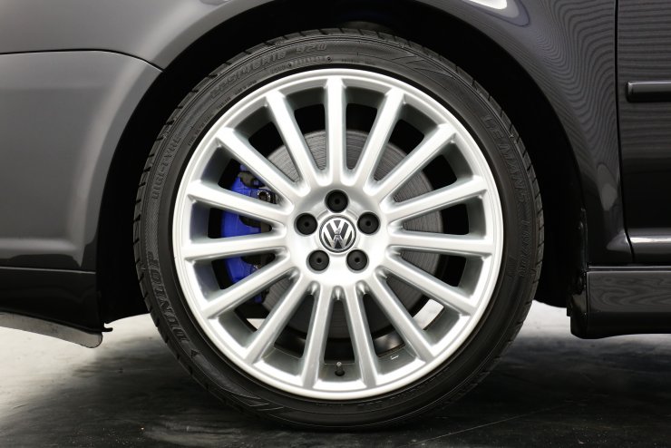 フォルクスワーゲン ゴルフ R32 6MT 3D 左ハンドル 500台限定